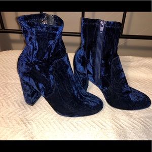 BOOTIES